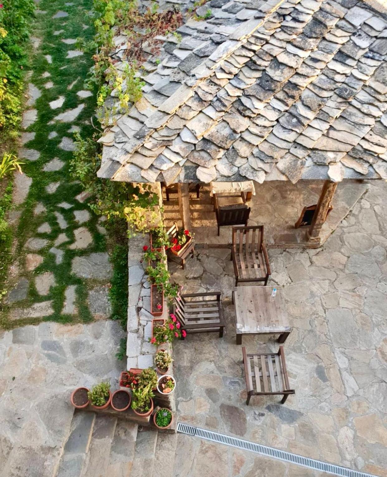 Family Hotel Byalata Kashta Kovacevica Exterior photo